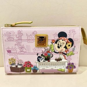 SOLD:🎀Disney Dooney & Bourke Minnie EpcotFlower🎀